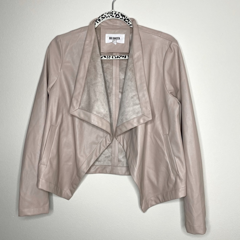 📍BB Dakota tan blazer